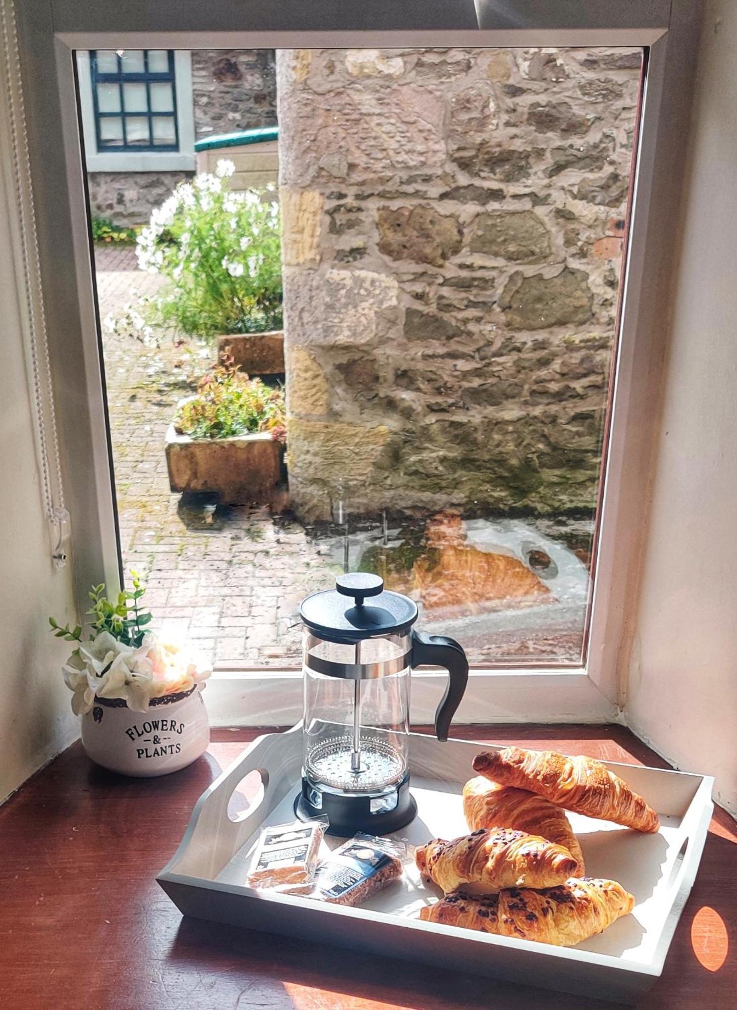 The Granary At Tinto Retreats, Biggar Is A Gorgeous 3 Bedroom Stone Cottage Wiston  Exterior foto